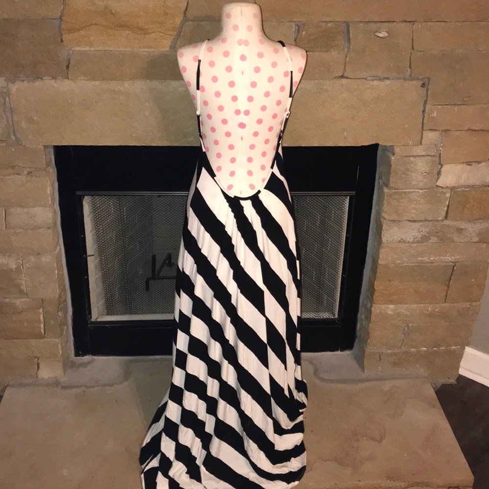 NWOT Lulu’s extreme low back maxi dress